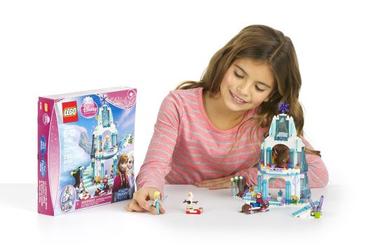 LEGO sarbatoreste Ziua Copilului construind